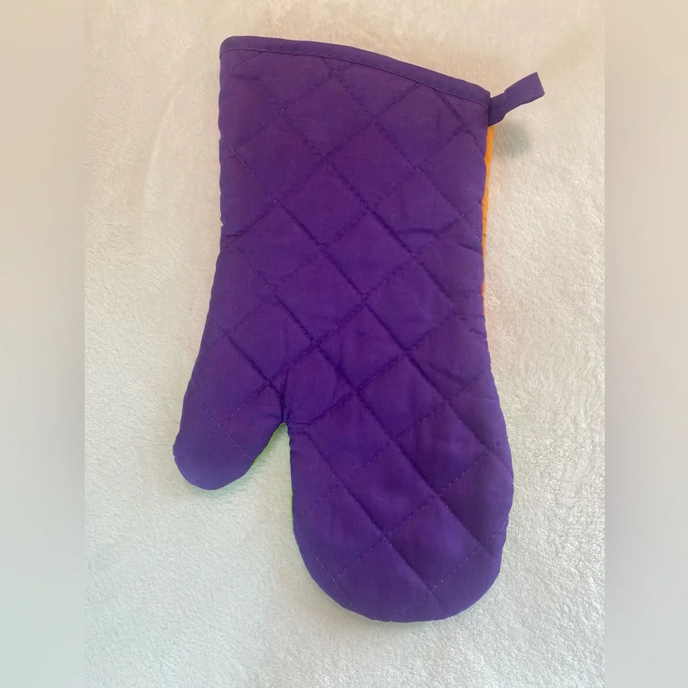 NWT Trick or Treating with my Homies Oven Mitt and a pair of Potholders
